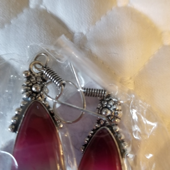 Pink stone in silver setting. - Picture 3 of 4